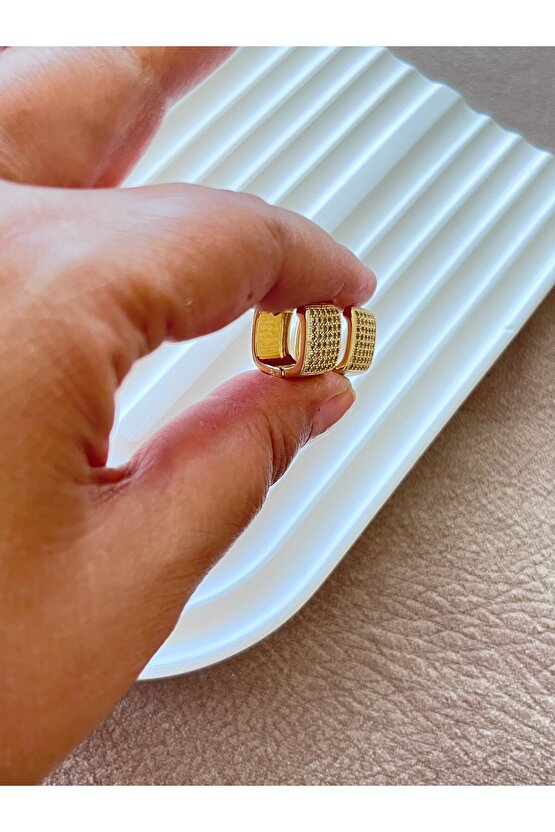 Gold renk taşlı çelik kare küpe