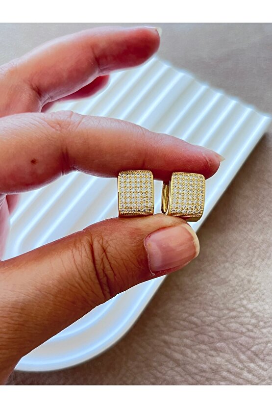 Gold renk taşlı çelik kare küpe