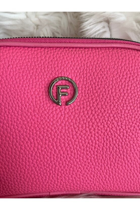 Pembe çapraz çanta