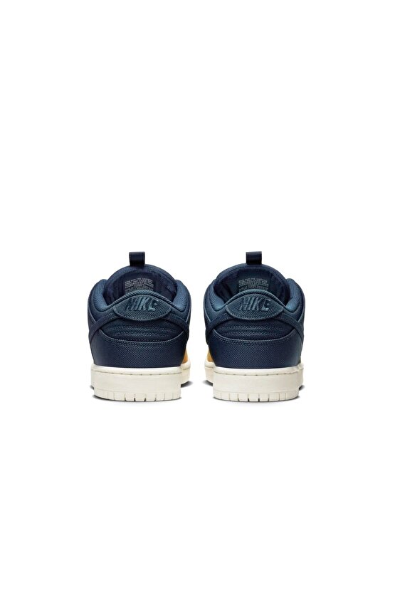 SB Dunk Low Unisex Sneaker