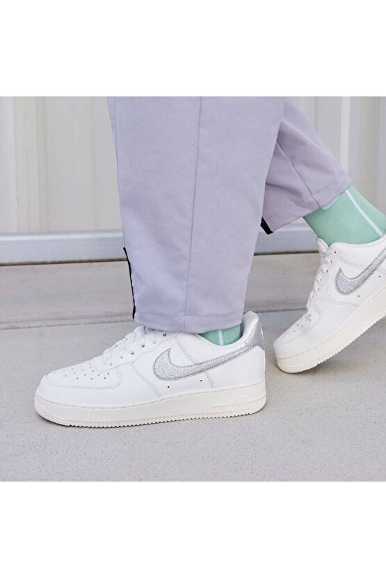 Air Force 1 07 Kadın Beyaz Renk Sneaker Ayakkabı (Dar Kalıp 1 Beden Büyük Alınız