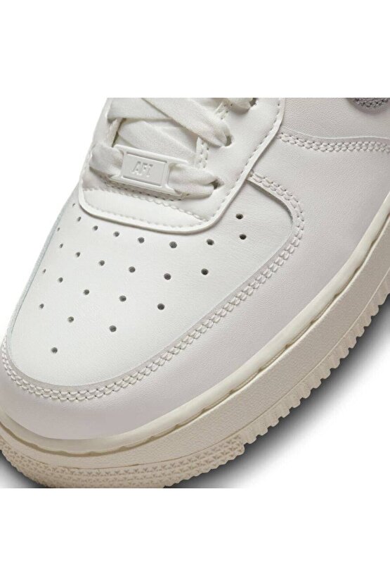 Air Force 1 07 Kadın Beyaz Renk Sneaker Ayakkabı (Dar Kalıp 1 Beden Büyük Alınız