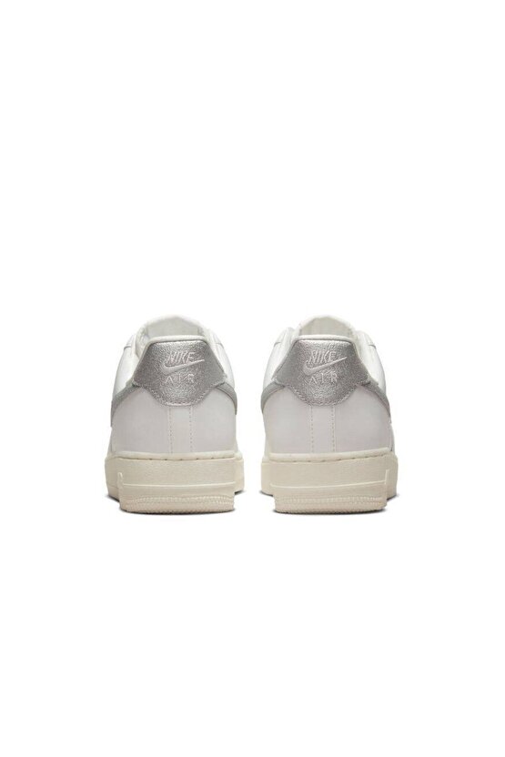 Air Force 1 07 Kadın Beyaz Renk Sneaker Ayakkabı (Dar Kalıp 1 Beden Büyük Alınız