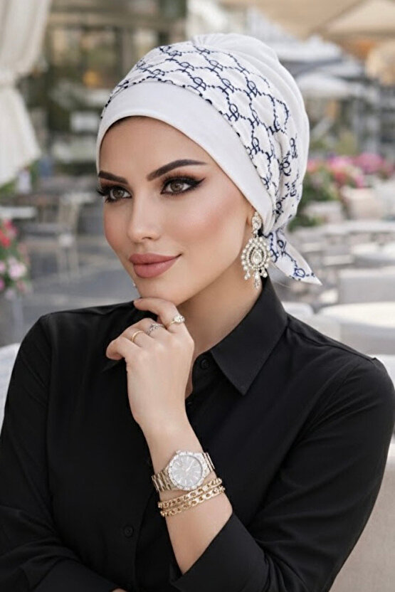 Beyaz Hat Desen Bantlı Hazır Bone