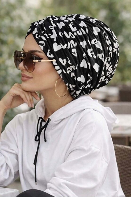 Siyah Beyaz Love Desen Tokalı Bone