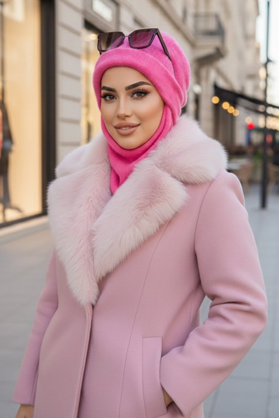 Pembe Maskeli Bere