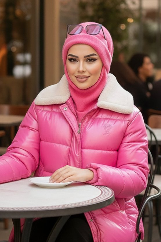 Pembe Maskeli Bere