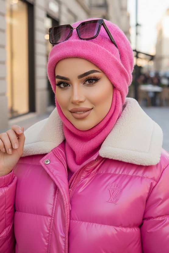 Pembe Maskeli Bere