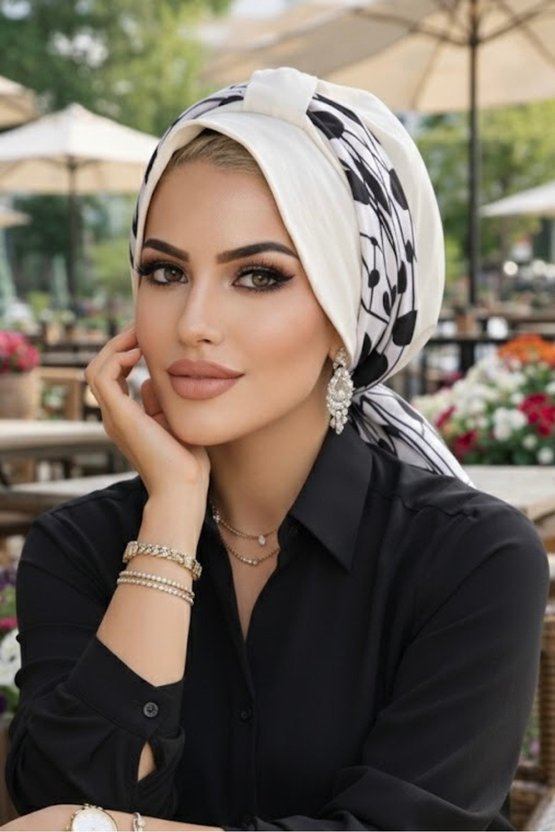 Kırık Beyaz Puan Bantlı Şapka Bone