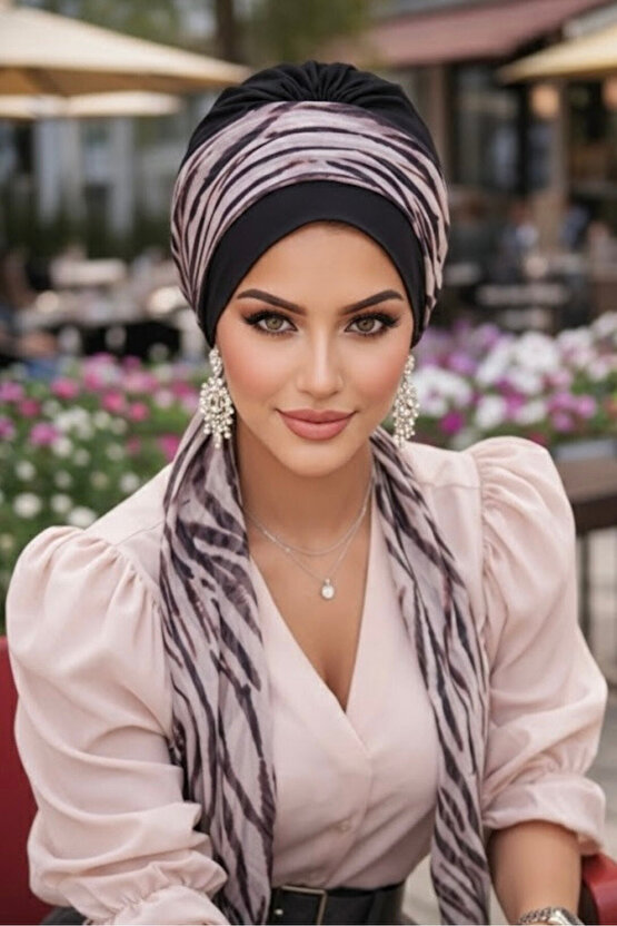 Siyah Zebra Desen Fularlı Bone