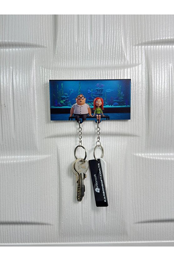 Familia Buy Tv Dizisi Temalı Anahtarlık – Ahşap Patre Ve Loos Karakterleri Ile Şık Ve Özgün Tasarım