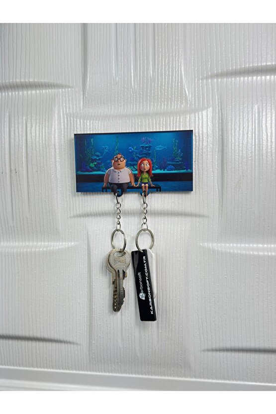 Familia Buy Tv Dizisi Temalı Anahtarlık – Ahşap Patre Ve Loos Karakterleri Ile Şık Ve Özgün Tasarım