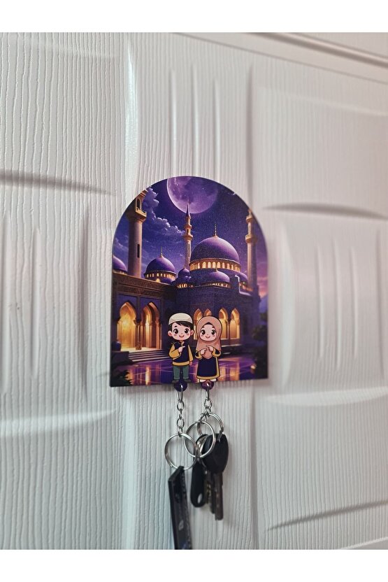 Camii ve Başörtülü Kadın ve Erkek Figürlü Ahşap Anahtarlık ve Askılık