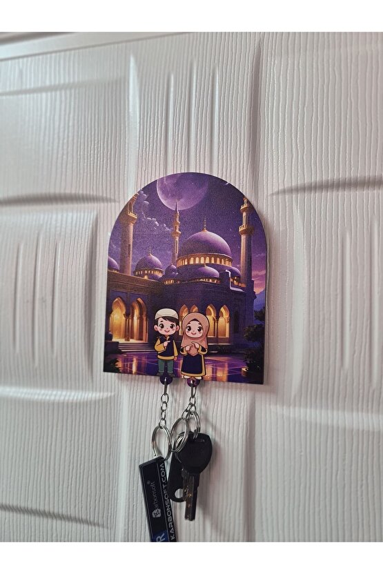 Camii ve Başörtülü Kadın ve Erkek Figürlü Ahşap Anahtarlık ve Askılık