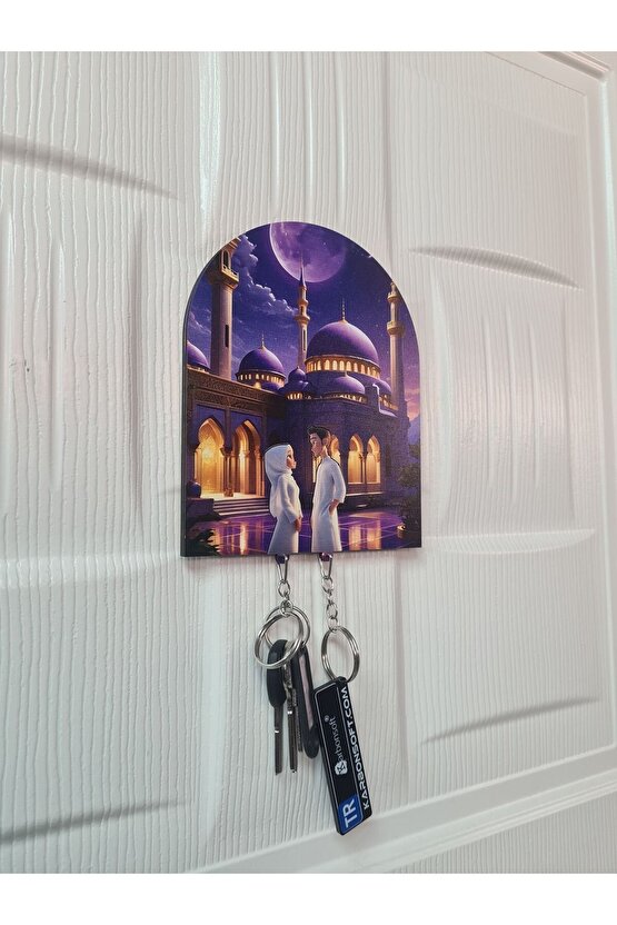 Camii ve Başörtülü Kadın ve Erkek Figürlü Ahşap Anahtarlık ve Askılık