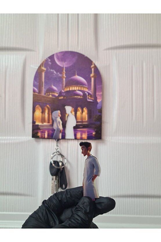 Camii ve Başörtülü Kadın ve Erkek Figürlü Ahşap Anahtarlık ve Askılık