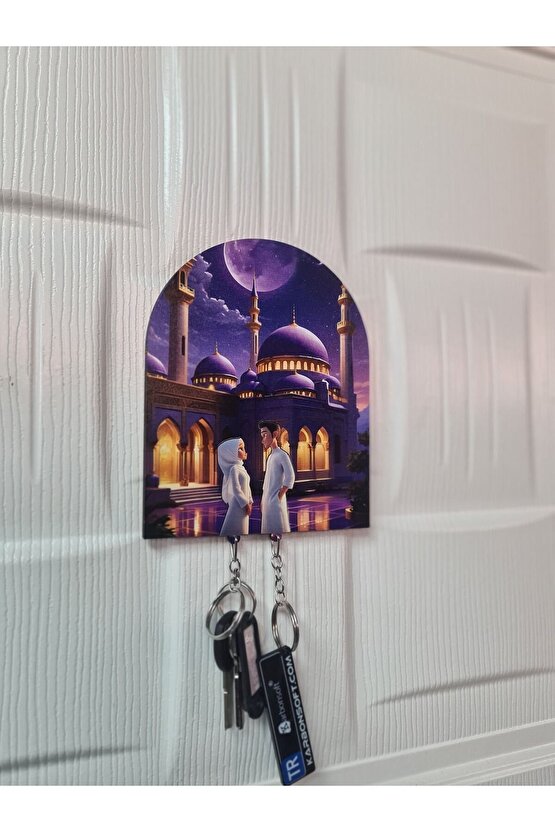Camii ve Başörtülü Kadın ve Erkek Figürlü Ahşap Anahtarlık ve Askılık