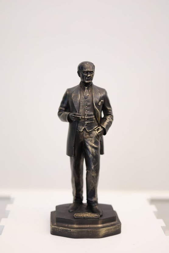 Atatürk Tam Boy Heykel Dekoratif Biblo Ofis ve Ev Dekorasyonu Masa Üstü Obje - Siyah Eskitme Renk
