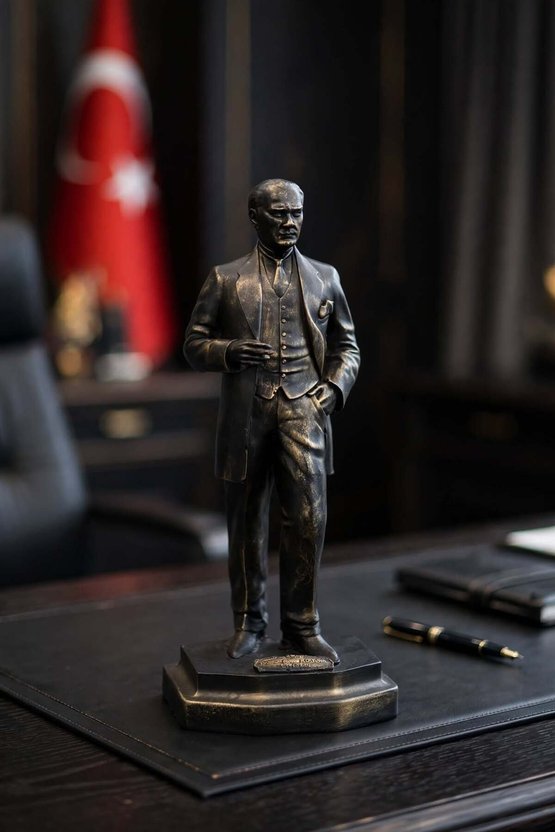 Atatürk Tam Boy Heykel Dekoratif Biblo Ofis ve Ev Dekorasyonu Masa Üstü Obje - Siyah Eskitme Renk