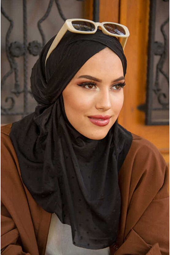 Siyah Ponpon Çapraz Bantlı Medium Size Hijab - Hazır Şal