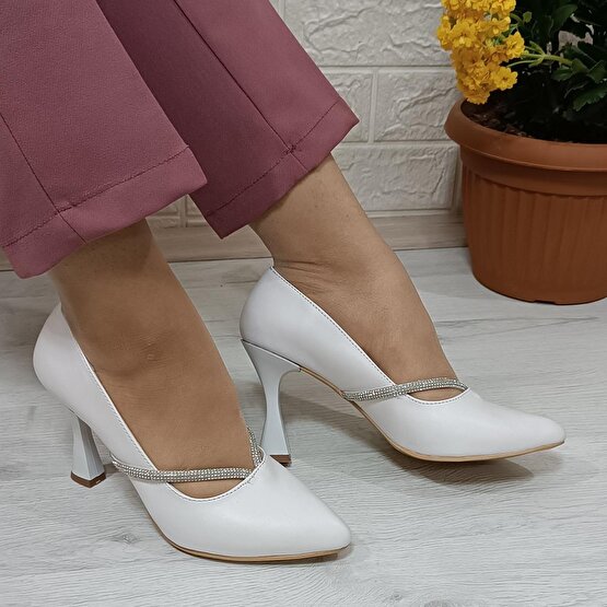 Fiyra 7023 Beyaz 8cm Kadeh Topuklu Taşlı Bayan Stiletto Ayakkabı