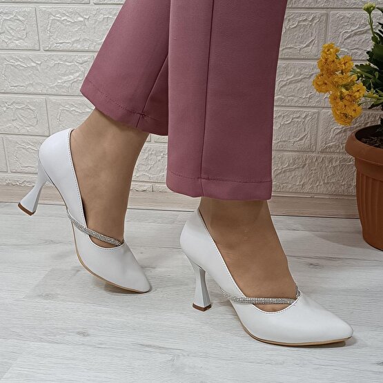 Fiyra 7023 Beyaz 8cm Kadeh Topuklu Taşlı Bayan Stiletto Ayakkabı