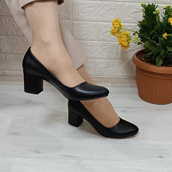 Fiyra 7028 Siyah 5cm Kare Topuklu Bayan Stiletto Ayakkabı