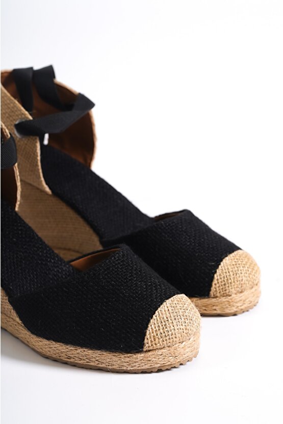 Kadın Siyah Bağcıklı Hasır Dolgu Topuk Ayakkabı