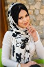 Beyaz Siyah Yaprak