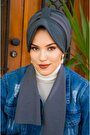 Füme Fularlı