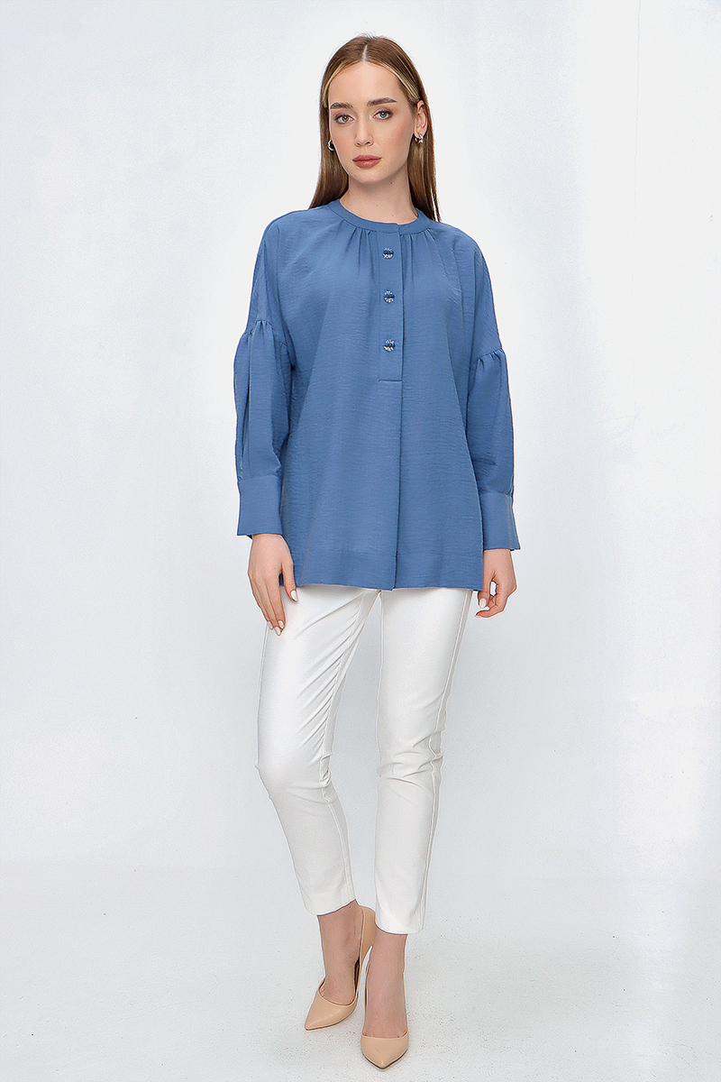Aker Pat Üzeri İşleme Detaylı Bluz Aker Pat Üzeri İşleme Detaylı Bluz